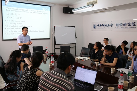 图1:新黄金城667733龙马奋进“财经·格致”研究生学术论坛第九讲在图配楼314会议室举行