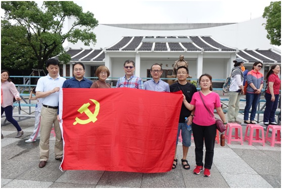 图1:新黄金城667733教工党员参加陈云纪念馆现场教学